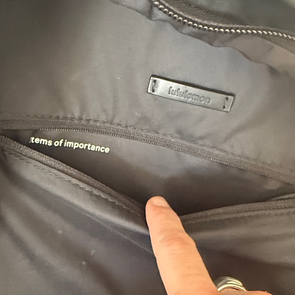 Lululemon Everywhere Backpack in 17L in Black - Picture 16 of 17